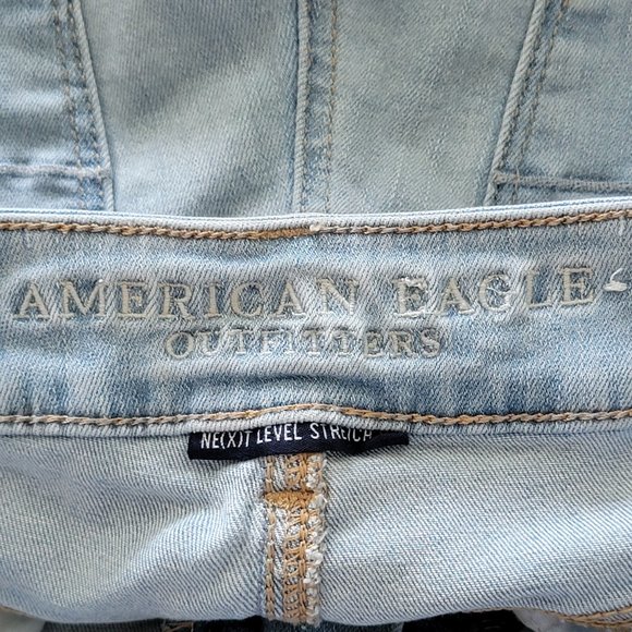 American Eagle Outfitters AEO Hi-Rise Shortie Rolled Cuff Light Wash Denim Short - Picture 14 of 16
